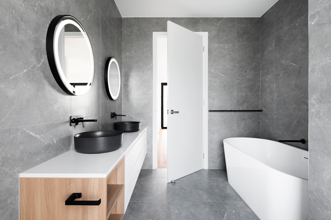 Photo Renovated bathroom